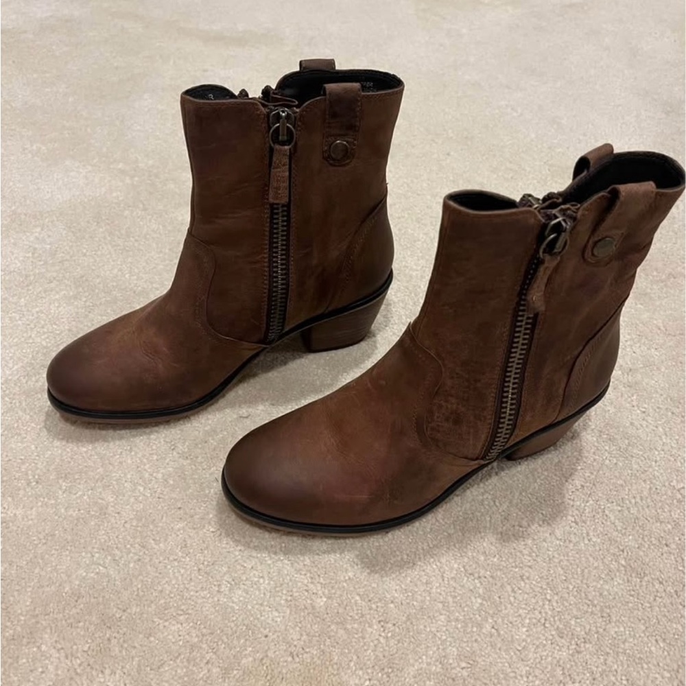 Steve Madden Leather Bootie, size 9